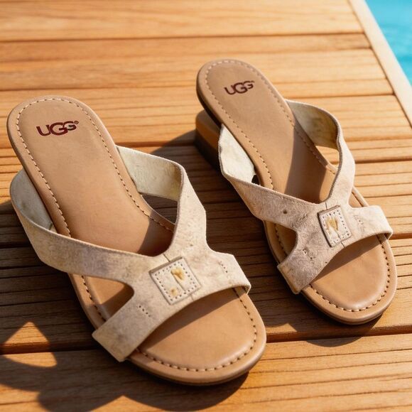 UGG Shoes - UGG WOMENS SANDALS TAN SIZE 6